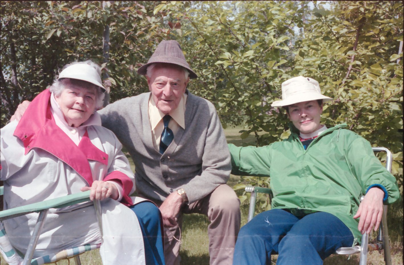 Frances and her parents in 1986
