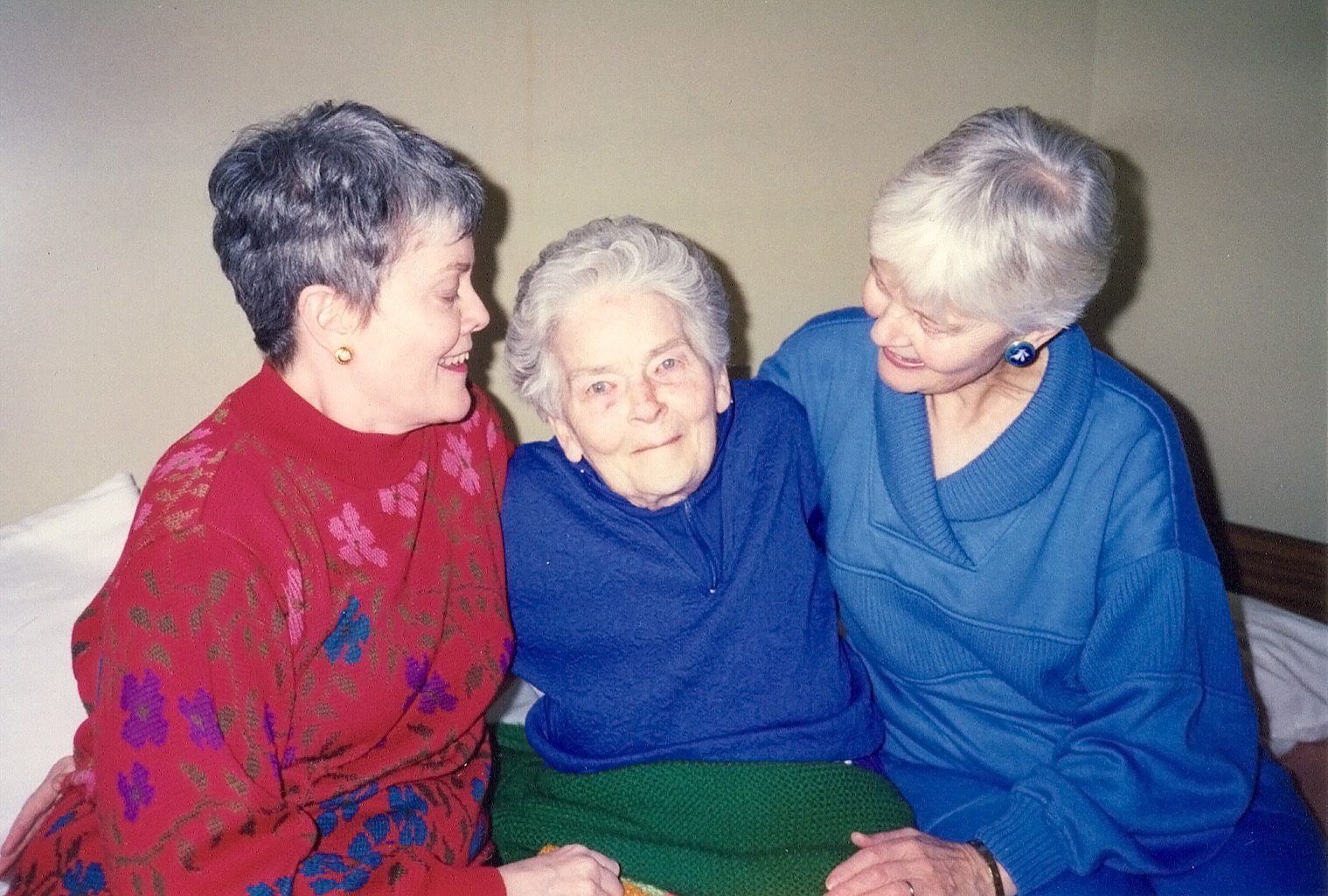Frances with her mother and sister in 1992