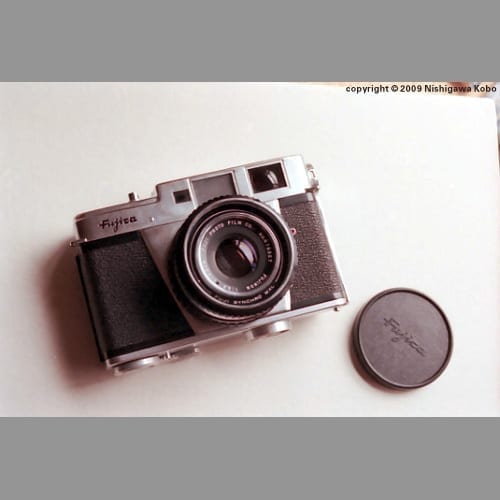 Fujica 35-ML front view with lens cap
